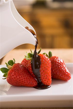 simsearch:659-06900815,k - Pouring chocolate sauce over fresh strawberries Stock Photo - Premium Royalty-Free, Code: 659-03523731