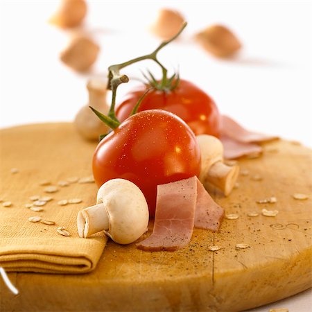 flocons d'avoine - Ingrédients : tomates, jambon, champignons, flocons d'avoine & échalotes Photographie de stock - Premium Libres de Droits, Code: 659-03523766