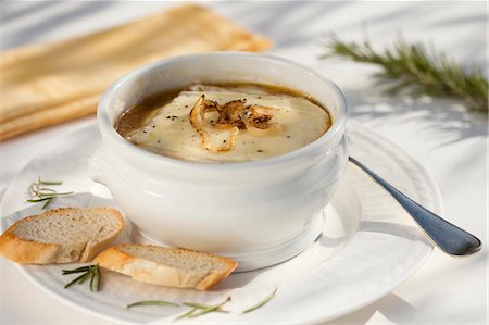 simsearch:659-01850563,k - Onion soup with cheese croute Stock Photo - Premium Royalty-Free, Code: 659-03523839