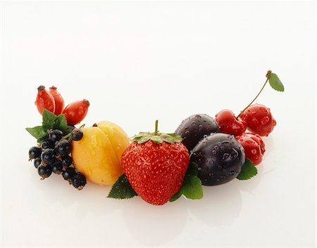 fruit still life - Assorted, freshly washed fruit Foto de stock - Sin royalties Premium, Código: 659-03523893