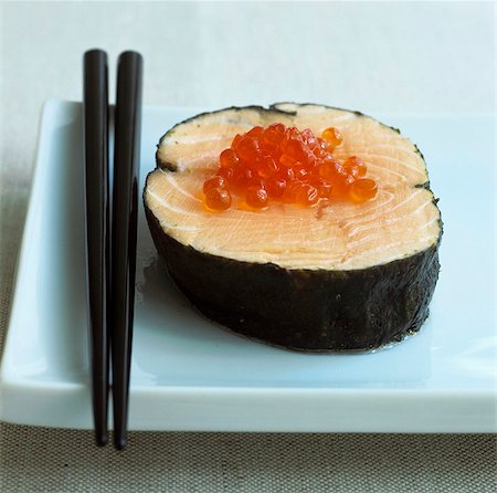 Salmon in nori leaf with salmon caviar Stock Photo - Premium Royalty-Free, Code: 659-03523912