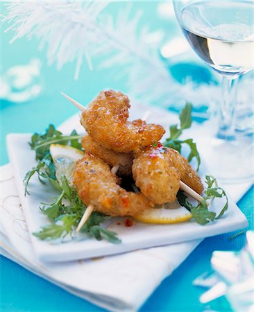 fried shrimp - Deep-fried prawns on cocktail sticks with rocket Stock Photo - Premium Royalty-Free, Code: 659-03523936