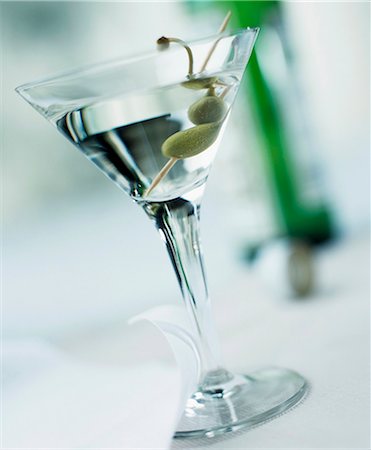 simsearch:659-06671060,k - Dry Martini Foto de stock - Sin royalties Premium, Código: 659-03523940