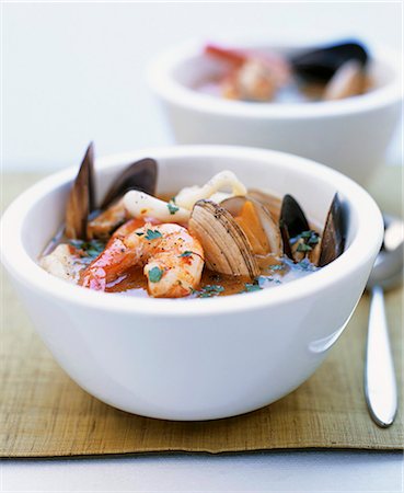 simsearch:659-03535214,k - Deux bols de soupe de fruits de mer Photographie de stock - Premium Libres de Droits, Code: 659-03523971