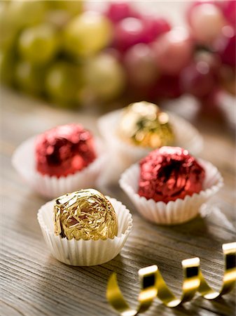 simsearch:659-06903385,k - Four chocolates with wine jelly filling in shiny foil Stock Photo - Premium Royalty-Free, Code: 659-03534030