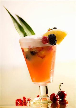 simsearch:659-06372452,k - Fruit cocktail Foto de stock - Sin royalties Premium, Código: 659-03534031