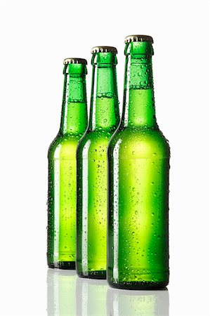 Three green bottles of beer Foto de stock - Sin royalties Premium, Código: 659-03534062