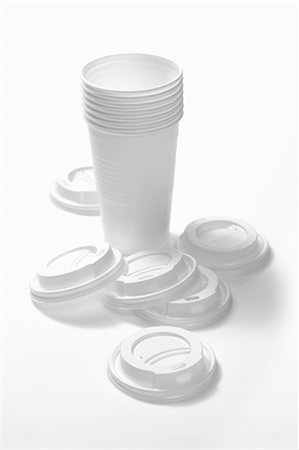 plastic tableware - Plusieurs tasses de café en plastique, empilés Photographie de stock - Premium Libres de Droits, Code: 659-03534073