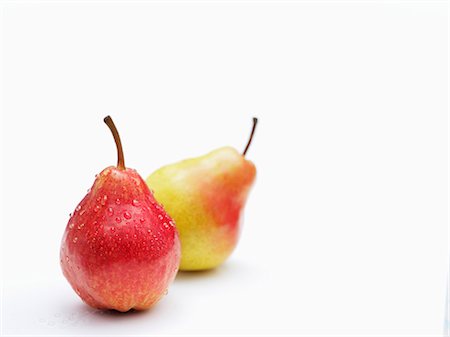 pera bartlett - Two Williams pears with drops of water Foto de stock - Sin royalties Premium, Código: 659-03534084