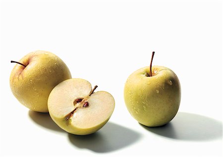 simsearch:659-03527132,k - Deux pommes vertes entières et la moitié d'une pomme Photographie de stock - Premium Libres de Droits, Code: 659-03534113