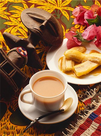 Baked bananas, coffee and wooden African figure Stock Photo - Premium Royalty-Free, Code: 659-03534154