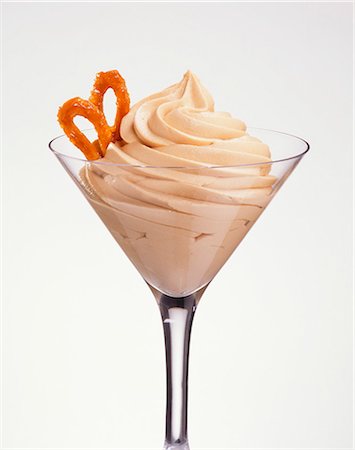 Caramel cream with caramel garnish Stock Photo - Premium Royalty-Free, Code: 659-03534204