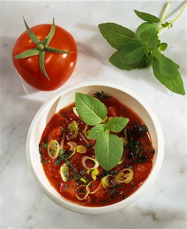 simsearch:659-01843329,k - Tomato sauce with basil Stock Photo - Premium Royalty-Free, Code: 659-03534215