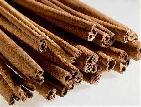 Plusieurs bâtons de cannelle Photographie de stock - Premium Libres de Droits, Code: 659-03534228