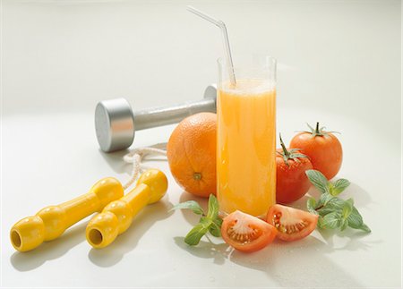 fitness drink - Fresh orange juice, hand weight and skipping rope Stock Photo - Premium Royalty-Free, Code: 659-03534306