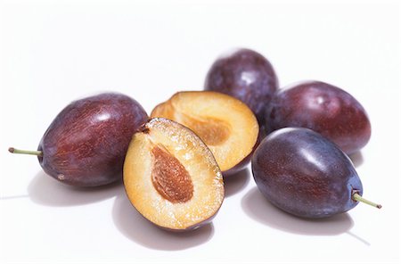 prune (fruit) - Cinq prunes Photographie de stock - Premium Libres de Droits, Code: 659-03534326
