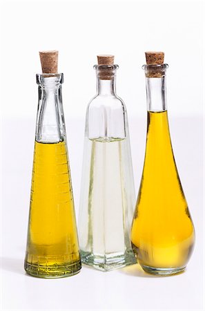 simsearch:659-02212312,k - Three different oils in bottles Foto de stock - Sin royalties Premium, Código: 659-03534328