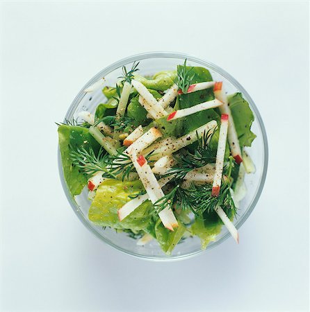 simsearch:659-01843507,k - Lettuce, cucumber and apple salad with dill Foto de stock - Sin royalties Premium, Código: 659-03534451