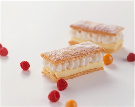 puff pastry sweet - Cream slice (puff pastry) Stock Photo - Premium Royalty-Free, Code: 659-03534474