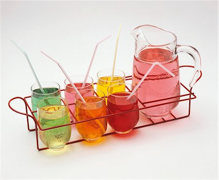 refresco - Different coloured soft drinks in glasses and glass jug Foto de stock - Sin royalties Premium, Código: 659-03534629