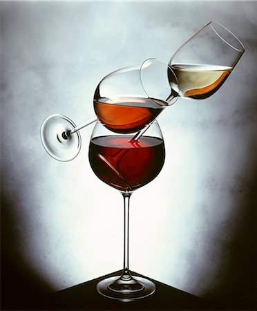 diferente - Still life with white wine, rosÈ wine & red wine in glasses Foto de stock - Sin royalties Premium, Código: 659-03534633