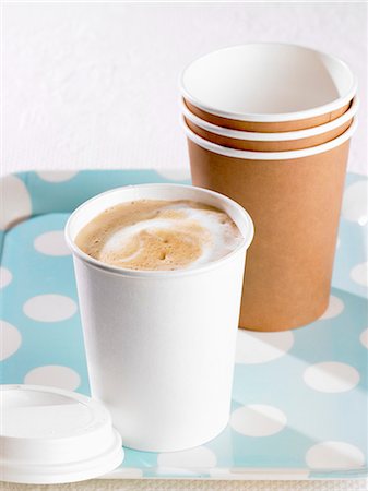 Cappuccino in paper cup to take away Foto de stock - Sin royalties Premium, Código: 659-03534767