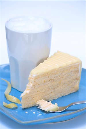 A large beaker of milky coffee & a piece of lemon cream cake Stock Photo - Premium Royalty-Free, Code: 659-03534827