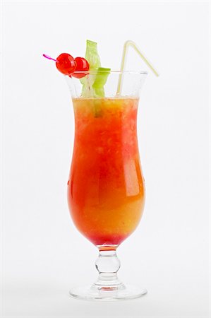 simsearch:659-03528927,k - Tequila Sunrise (Tequila, grenadine syrup & orange juice) Foto de stock - Sin royalties Premium, Código: 659-03534837