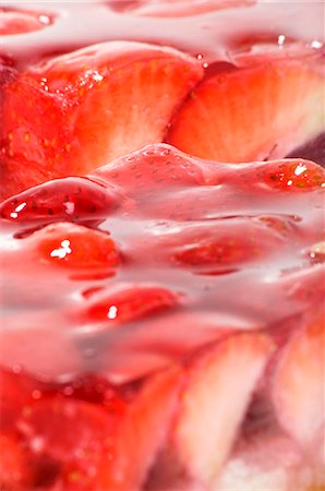 Strawberry cake with gelatine (close-up) Foto de stock - Sin royalties Premium, Código: 659-03534909