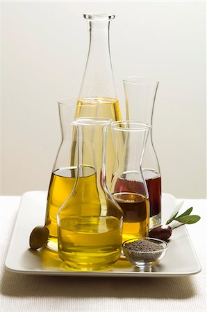 simsearch:659-01843311,k - Various types of oil in carafes Foto de stock - Sin royalties Premium, Código: 659-03534914