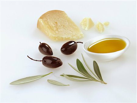 parmesan - Olivenöl, schwarze Oliven und Parmesan Stockbilder - Premium RF Lizenzfrei, Bildnummer: 659-03534915