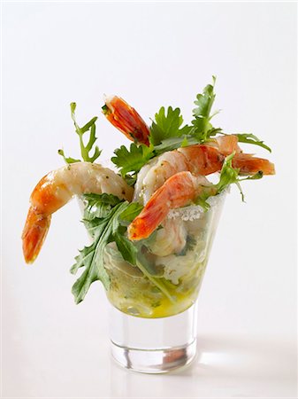 Shrimp in a Glass with Butter and Arugula Foto de stock - Royalty Free Premium, Número: 659-03535036