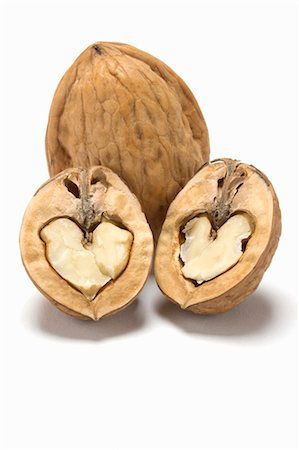 Walnuts, whole and halved Stock Photo - Premium Royalty-Free, Code: 659-03535110