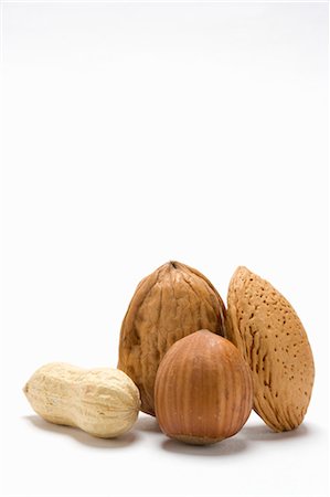 Peanut, walnut, hazelnut, almond Foto de stock - Sin royalties Premium, Código: 659-03535132