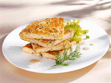 Omelette de saumon, coupé en morceaux Photographie de stock - Premium Libres de Droits, Code: 659-03535185