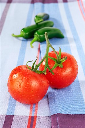 striped tomato - Tomatoes and jalapeños on tea towel Stock Photo - Premium Royalty-Free, Code: 659-03535181