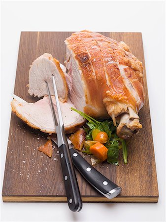 Roast pork on wooden board Foto de stock - Sin royalties Premium, Código: 659-03535191
