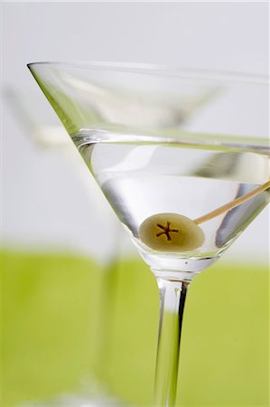 simsearch:659-03529606,k - Martini with olive Stock Photo - Premium Royalty-Free, Code: 659-03535258