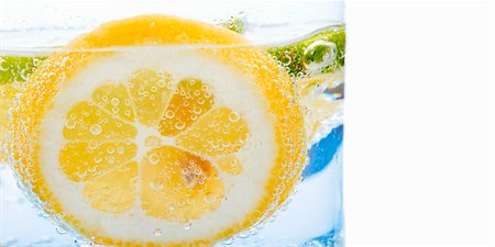 sparkling water closeup - A glass of water with a slice of lemon Stock Photo - Premium Royalty-Free, Code: 659-03535261