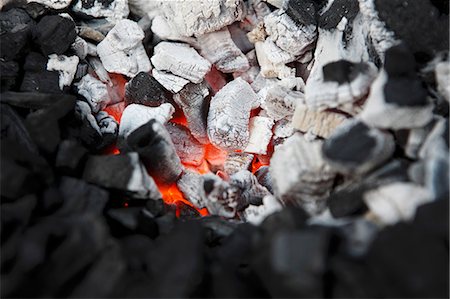 Blazing charcoal Foto de stock - Sin royalties Premium, Código: 659-03535324