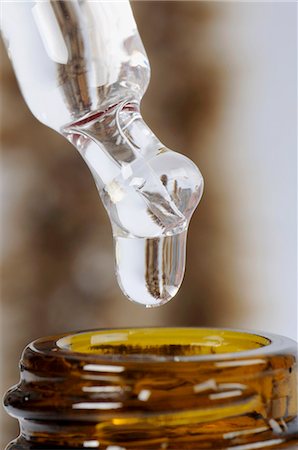 Bottle with bach flower drops, aspen (Populus tremula) Stock Photo - Premium Royalty-Free, Code: 659-03535354