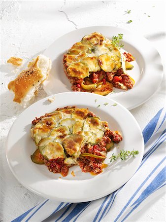 Moussaka with courgettes Foto de stock - Sin royalties Premium, Código: 659-03535392