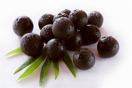 superfood - Fresh acai berries with drops of water Stock Photo - Premium Royalty-Free, Code: 659-03535562