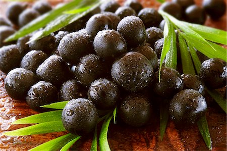 Acai berries with leaves Stock Photo - Premium Royalty-Free, Code: 659-03535578