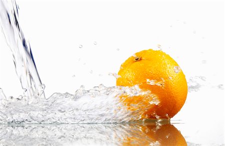 fruit splashing in water - Orange with splashing water Stock Photo - Premium Royalty-Free, Code: 659-03535728