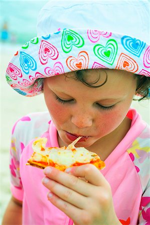 Child eating pizza on the beach Stock Photo - Premium Royalty-Free, Code: 659-03535741