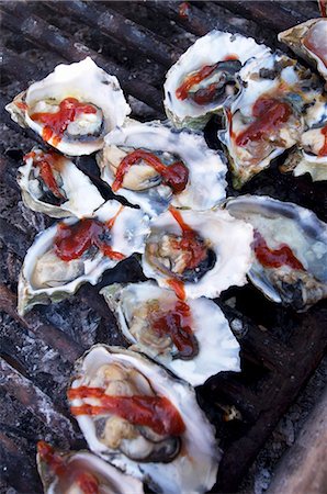 Barbecue Oysters on Half Shell Foto de stock - Sin royalties Premium, Código: 659-03535873