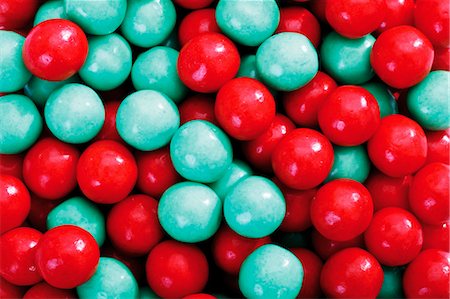 simsearch:659-03535913,k - Red and blue gumballs (full-frame) Stock Photo - Premium Royalty-Free, Code: 659-03535918