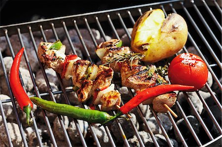 simsearch:659-07598209,k - Pork kebabs and vegetables on barbecue rack Stock Photo - Premium Royalty-Free, Code: 659-03535947