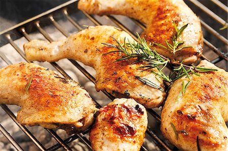 Chicken legs with rosemary on barbecue Foto de stock - Sin royalties Premium, Código: 659-03535958
